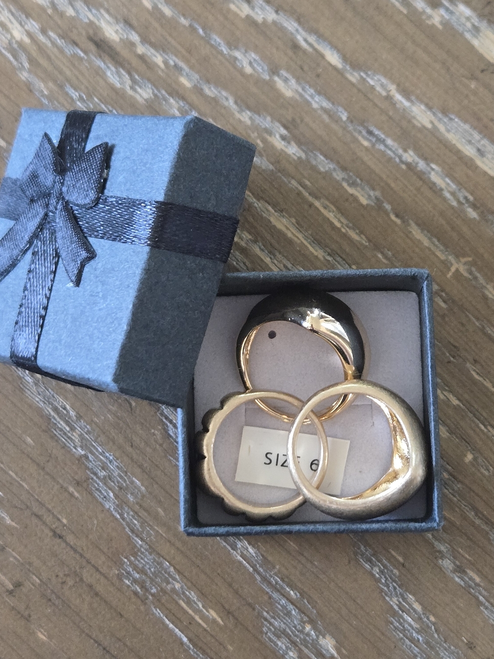 Set of 3 Gold Tone Statement Rings Size 6 Heart Dome Ribbed Gift Box - Picture 2 of 5